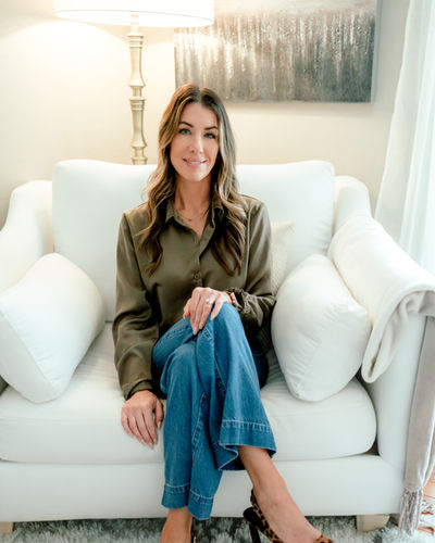 Portrait of Sara Veillon, Founder and Psychotherapist