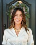Portrait of Sara Veillon, Founder and Psychotherapist